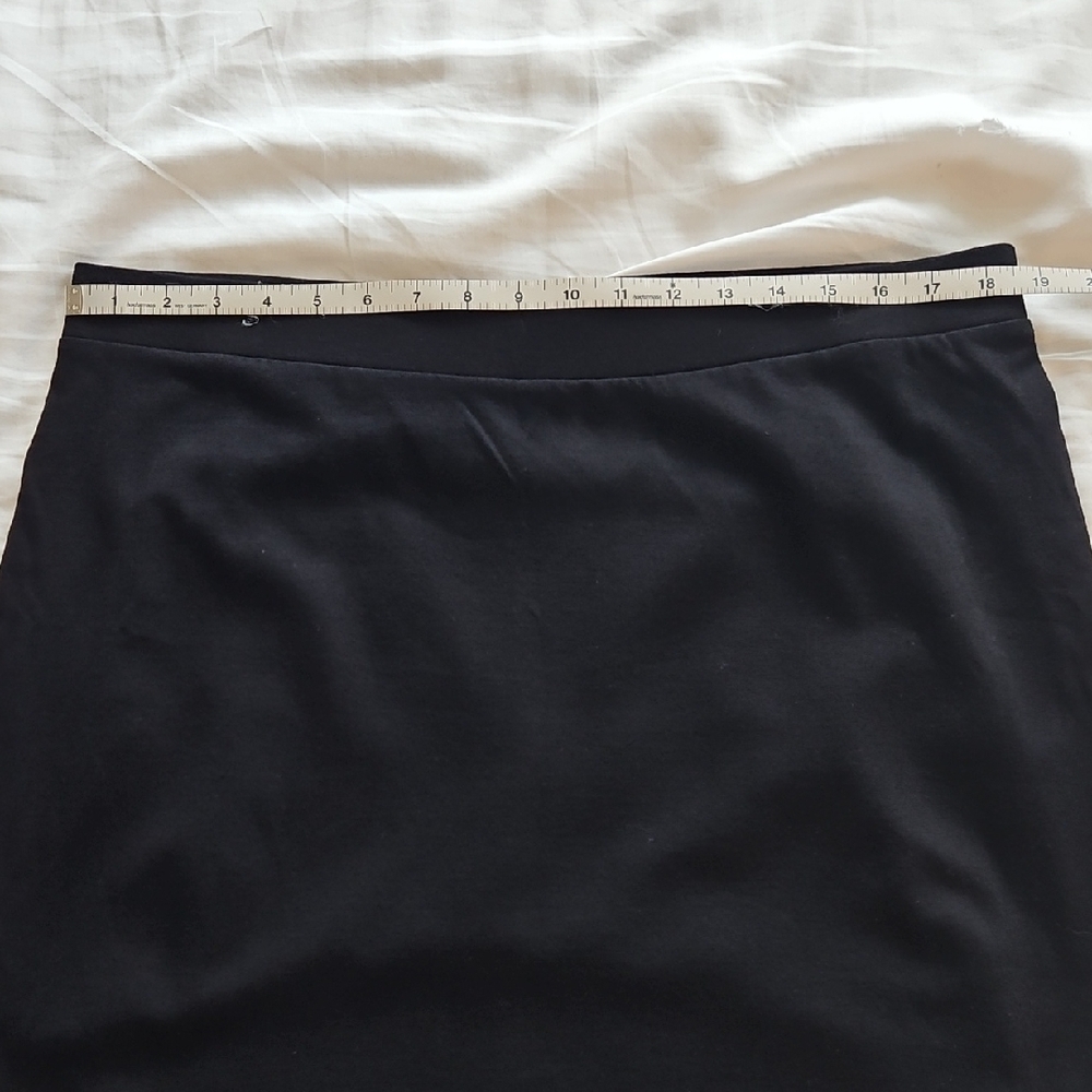 Classic Black Pencil Style Skirt - Picture 3 of 5